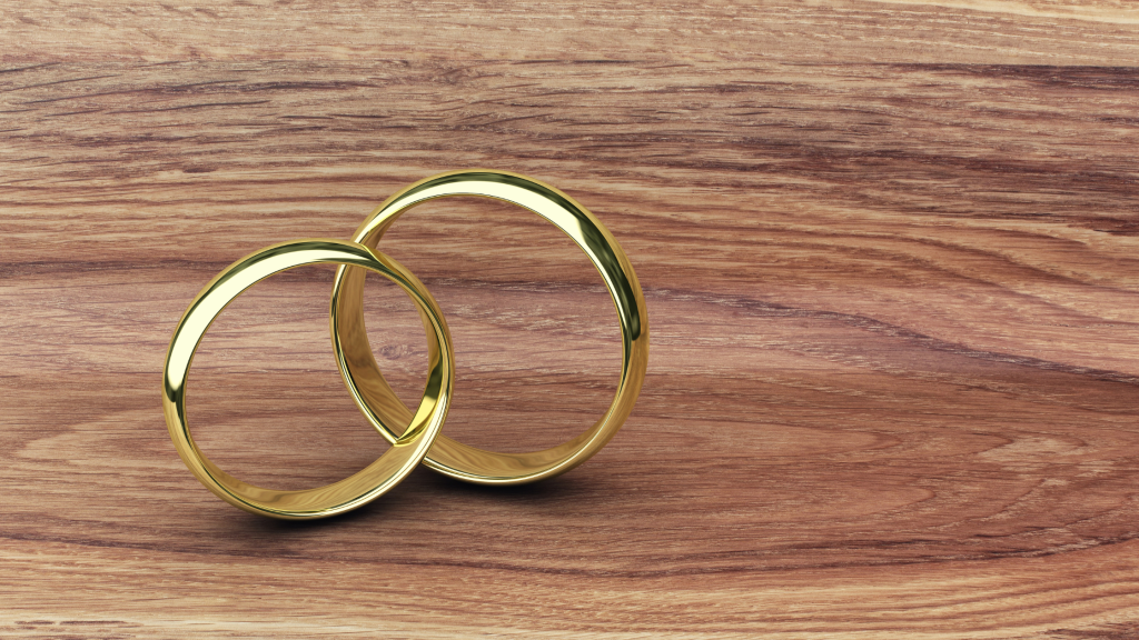 What Color Diamond Looks Best With Yellow Gold?