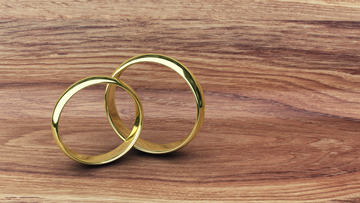 What Color Diamond Looks Best With Yellow Gold?