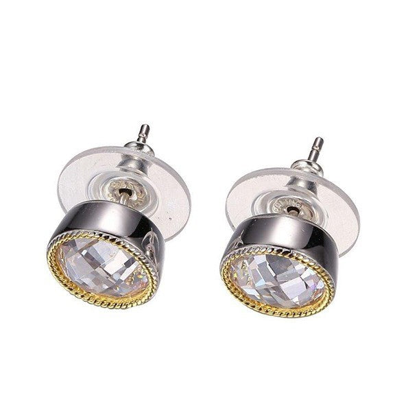 A Fashion Earrings from the ESSENCE collection.